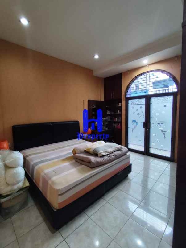 dijual villa komplek multatuli indah