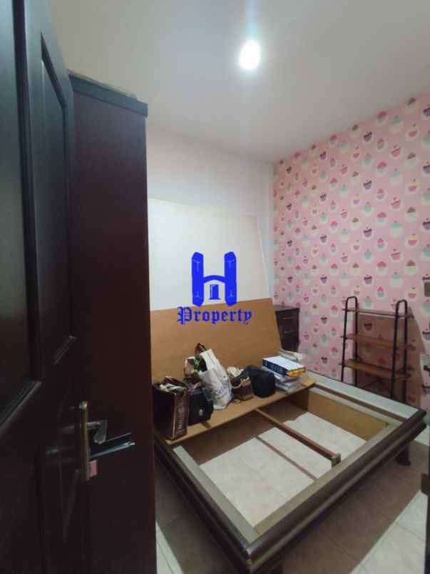 dijual villa komplek multatuli indah