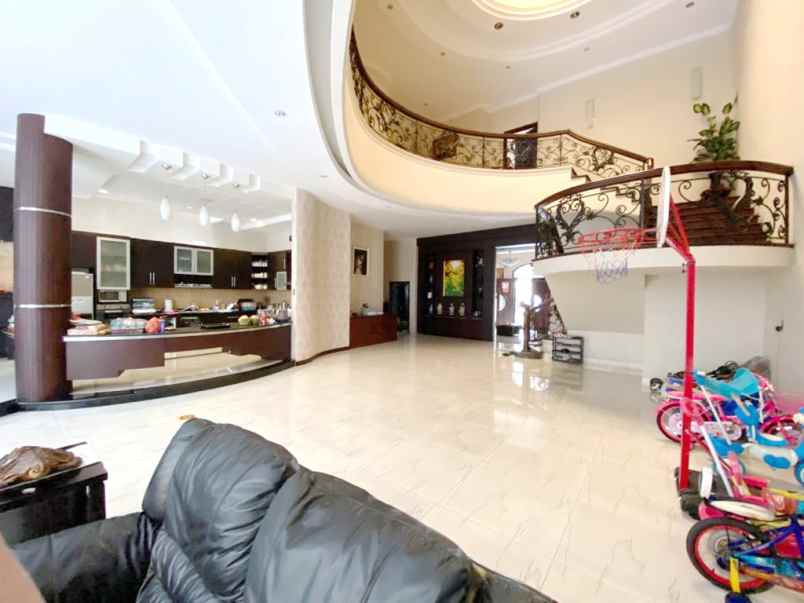 dijual villa siap huni di komplek grand polonia