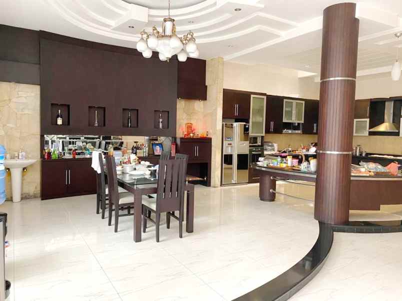 dijual villa siap huni di komplek grand polonia