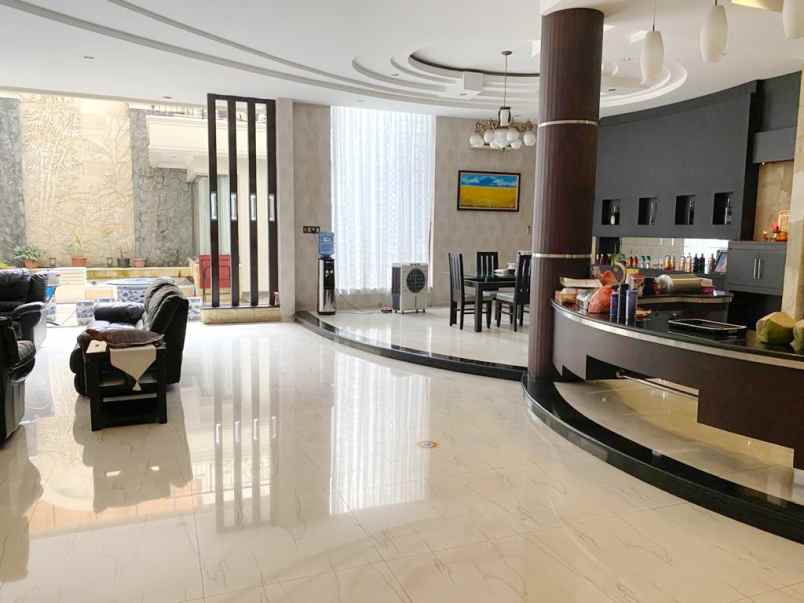 dijual villa siap huni di komplek grand polonia