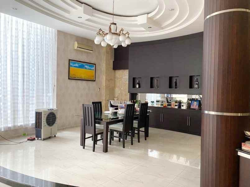 dijual villa siap huni di komplek grand polonia