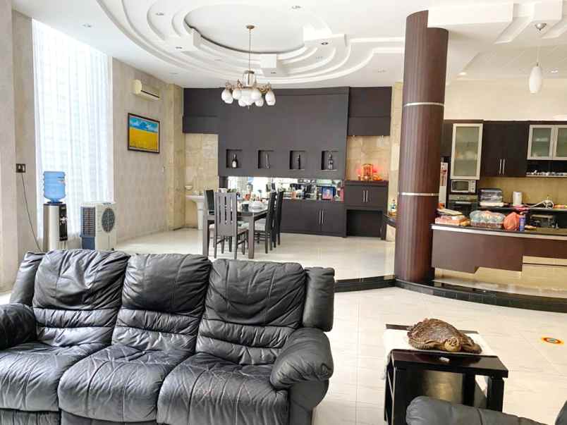 dijual villa siap huni di komplek grand polonia