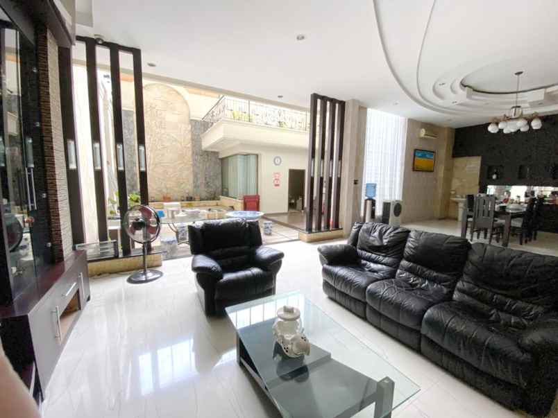 dijual villa siap huni di komplek grand polonia