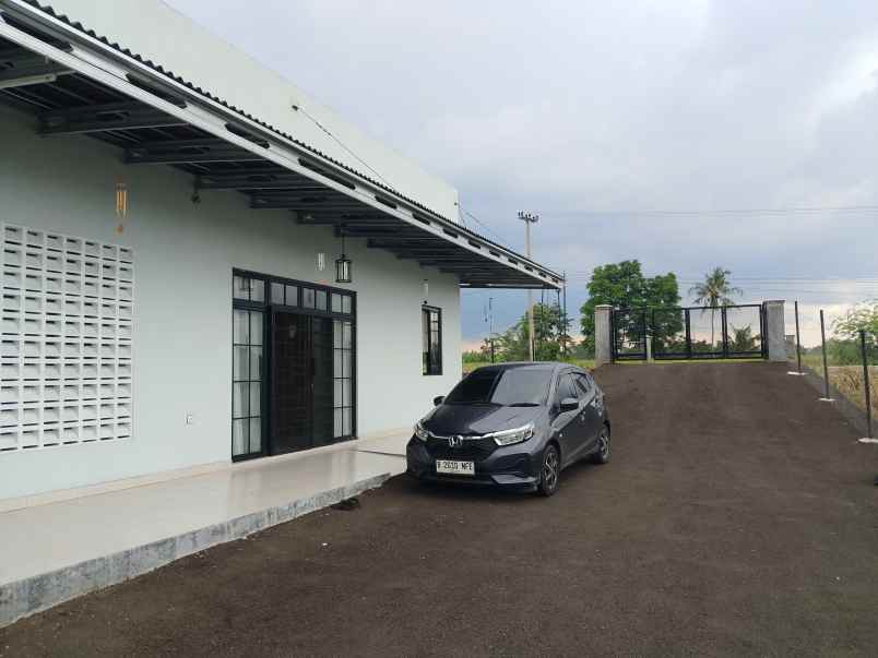 dijual villa subang