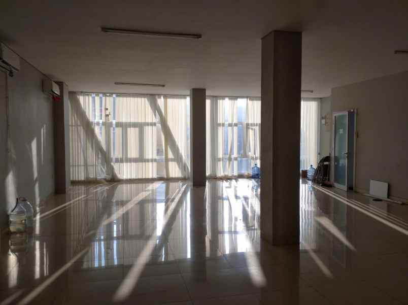 disewakan kantor 4 lantai bebas banjir dijakarta pusat