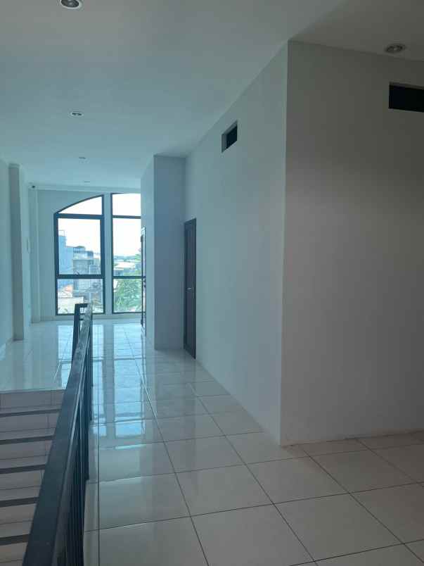 disewakan ruko scarlet summarecon bekasi