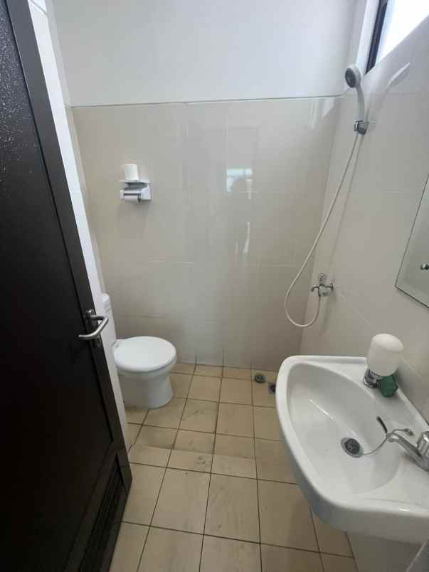 disewakan ruko scarlet summarecon bekasi