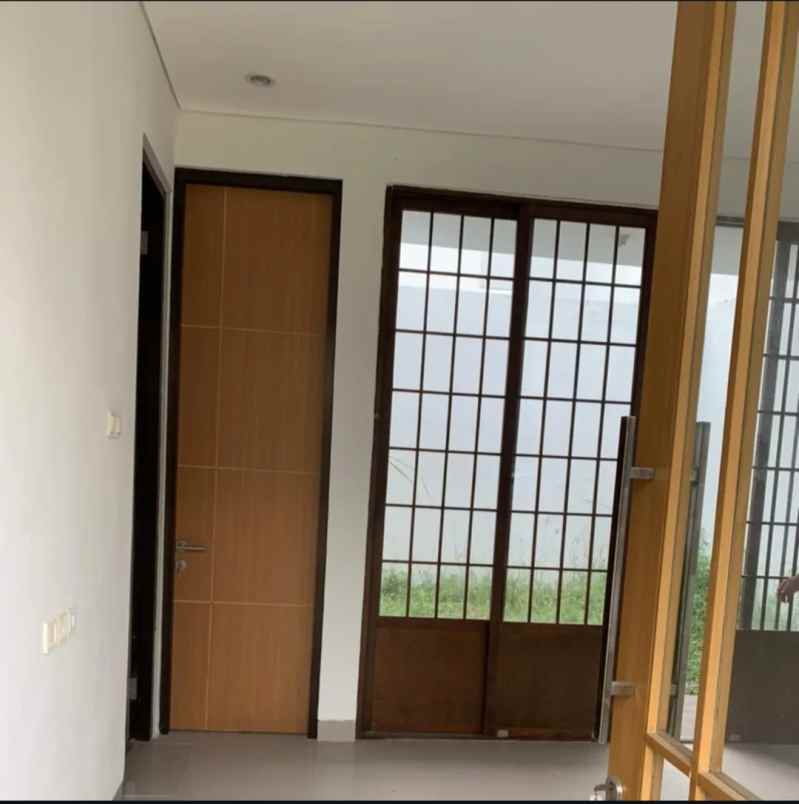 disewakan rumah 2 lantai di shojiland