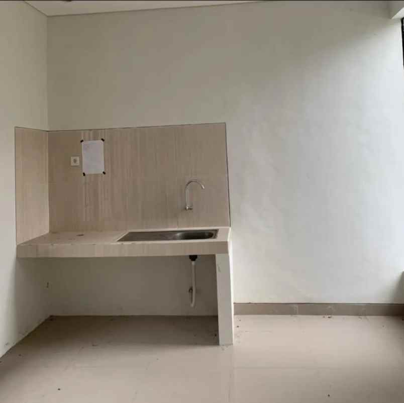 disewakan rumah 2 lantai di shojiland