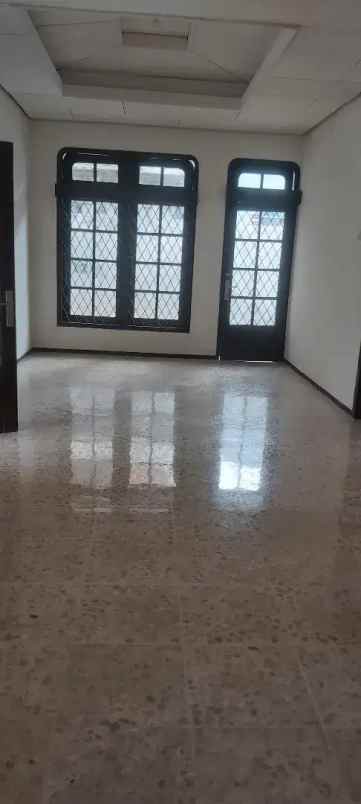 disewakan rumah besar tanah luas di pejaten timur