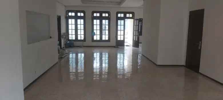 disewakan rumah besar tanah luas di pejaten timur