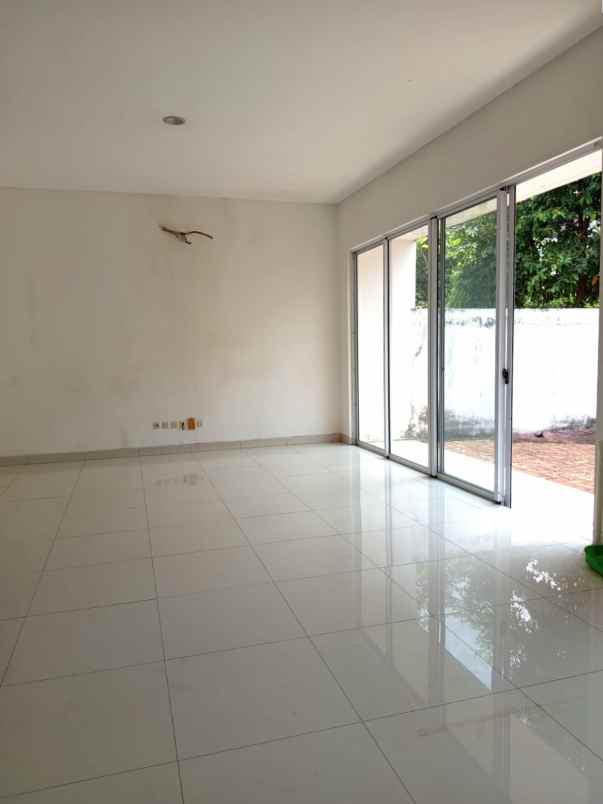 disewakan rumah cluster palm spring jgc