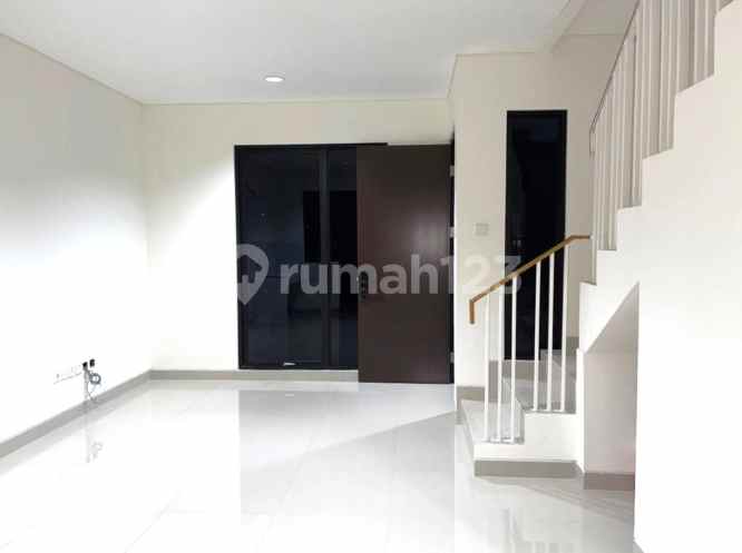 disewakan rumah cluster yarra essence jgc