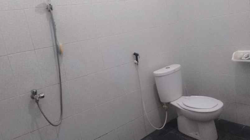 disewakan rumah jalan ketintang baru xii