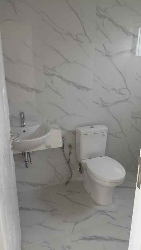 disewakan rumah lavon swan city cluster