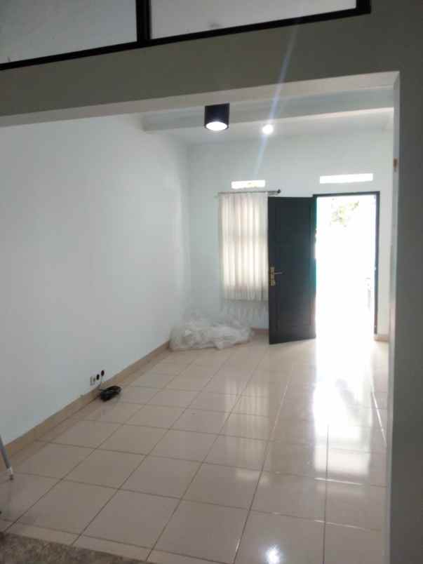 disewakan rumah nirwana sariwangi ters