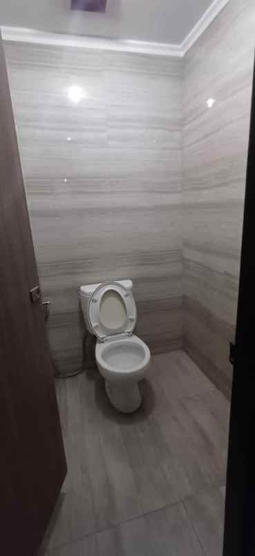 disewakan rumah pakubuwono kebayoran baru
