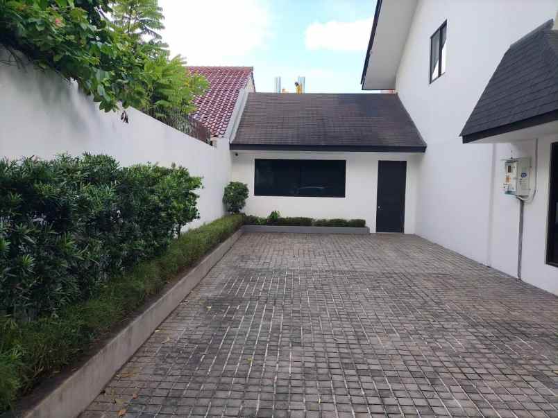 disewakan rumah pakubuwono kebayoran baru