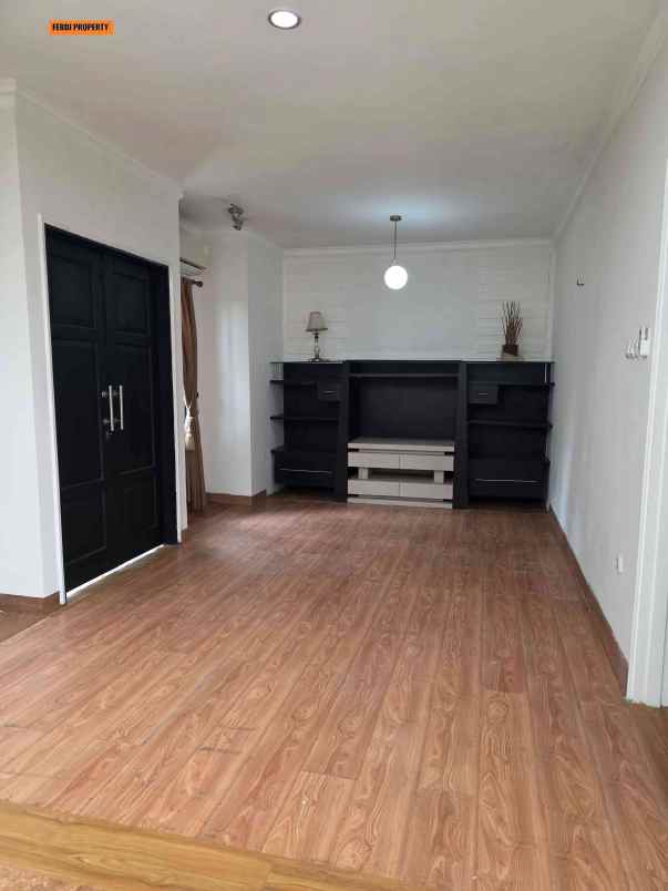 disewakan rumah perumahan raffles hills