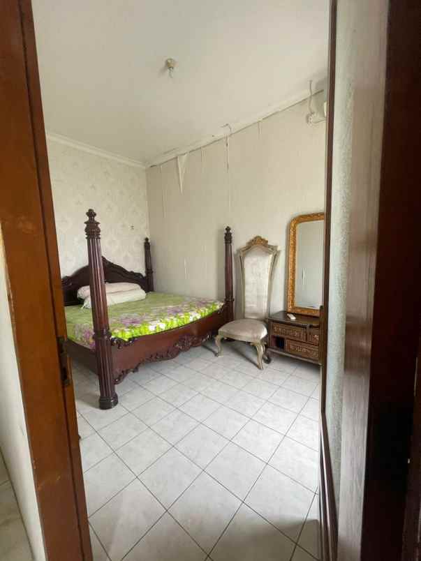 disewakan rumah rengas