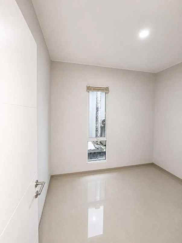 disewakan rumah u house bintaro