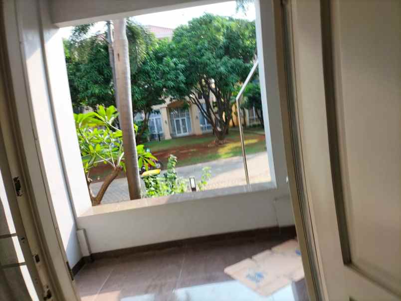 disewakan town house di taman resort mediternia pik