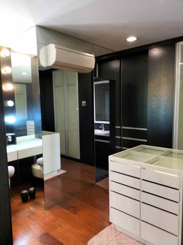 disewakan town house di taman resort mediternia pik