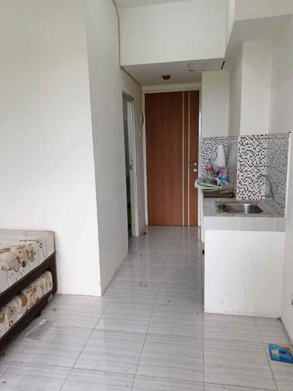 disewakan unit di lantai 1 apartemen puncak cbd