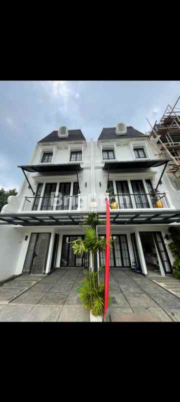 european style house close to pondok indah