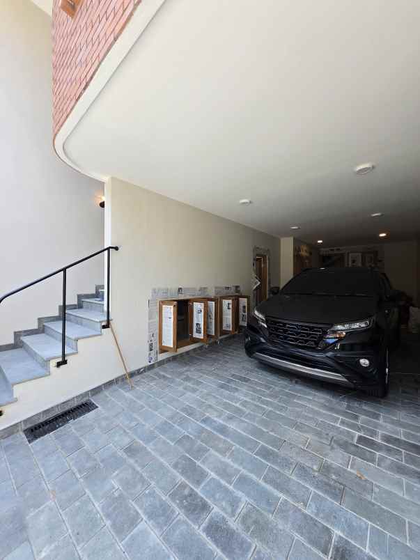 hunian dengan desain mewah di cipinang