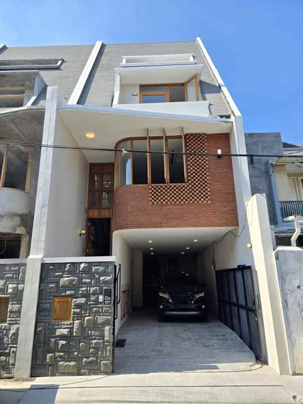 hunian dengan desain mewah di cipinang