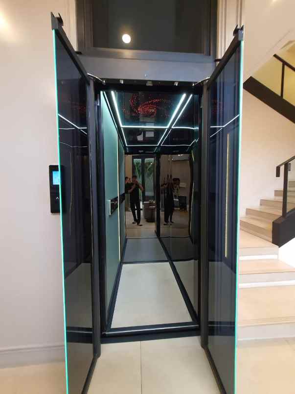 hunian mewah yang dilengkapi private lift di sawangan