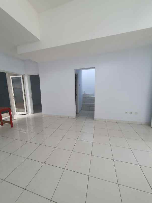 jarang ada rumah 2 lantai hadap timur talaga bestari