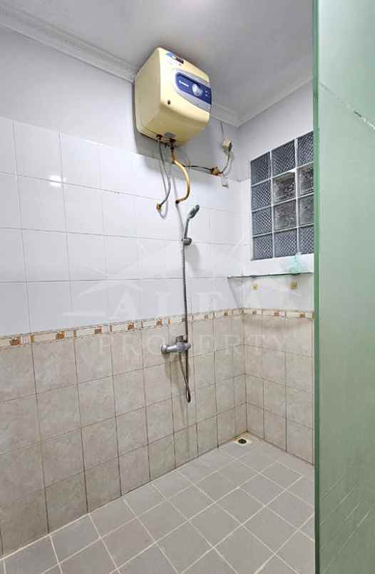 jarang ada rumah luas 2 unit gandeng kondisi siap huni