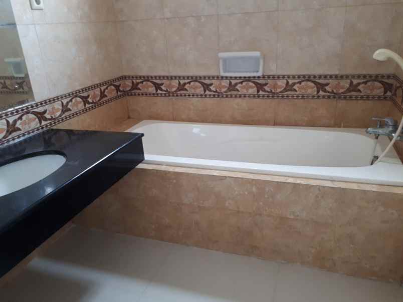 jual rumah siap huni raffles hills cibubur