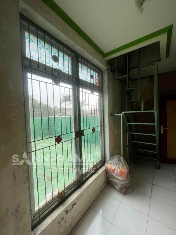 ruko 3 lantai hook di boulevard grand depok city rn