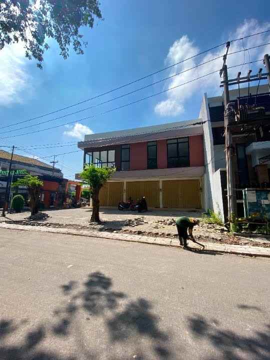 ruko 3 lantai manyar jaya hadap utara surabaya timur