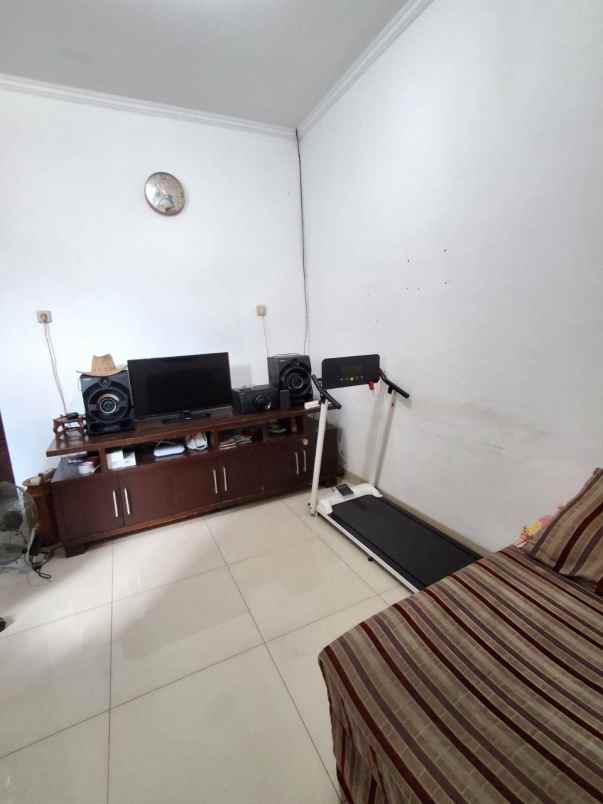 rumah 1 lantai semi furnish di jatibenig kota bekasi