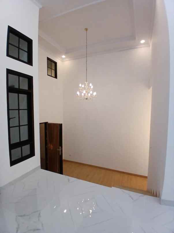 rumah 2 5lantai pancoran mas dekat tol sawangan depok