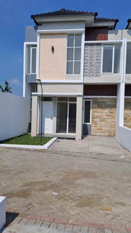 rumah 2 lantai dekat pusat kota malang