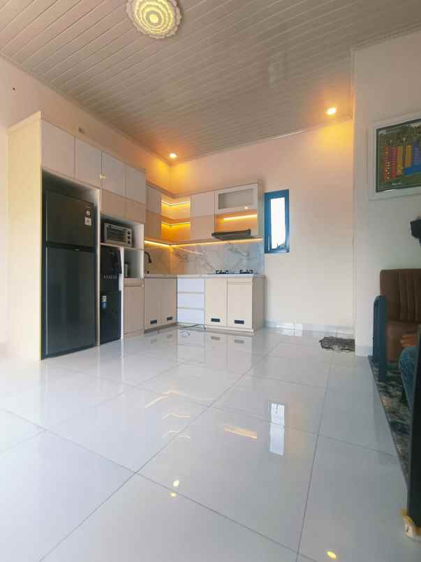 rumah 2 lantai dekat stasiun tanpa dp