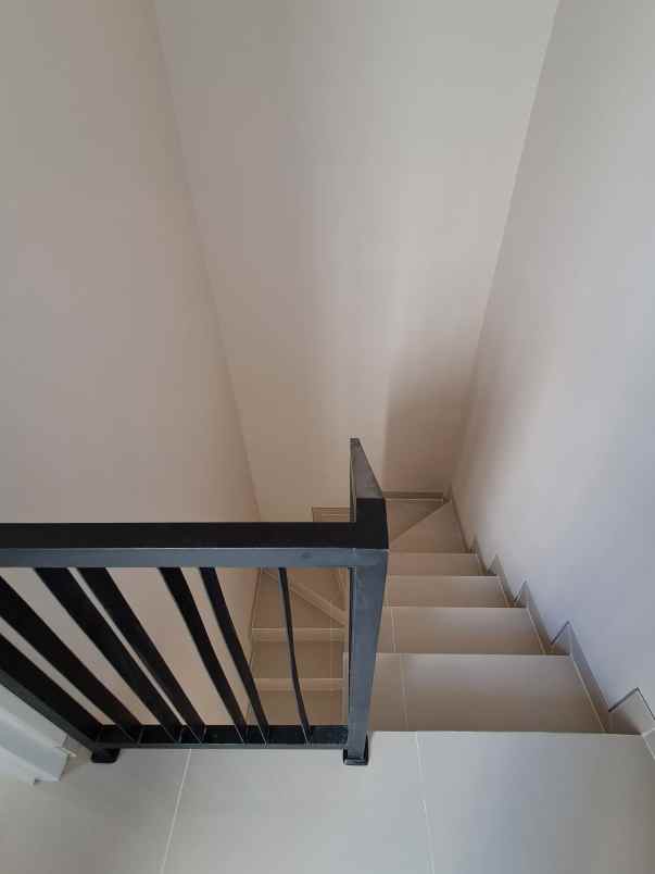 rumah 2 lantai di cluster banyumanik semarang