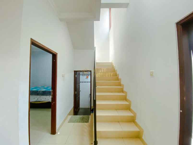 rumah 2 lantai di perumahan pondok permai babarsari