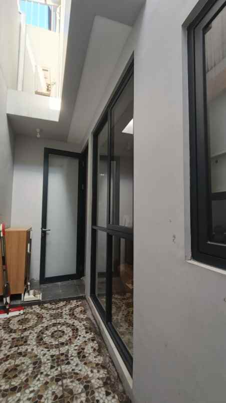 rumah 2 lantai full furnish tinggal bawa koper