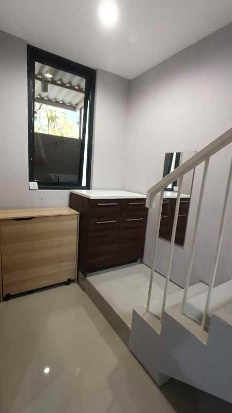 rumah 2 lantai full furnish tinggal bawa koper