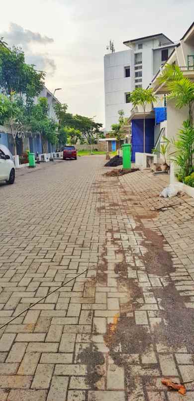 rumah 2 lantai full furnish tinggal bawa koper
