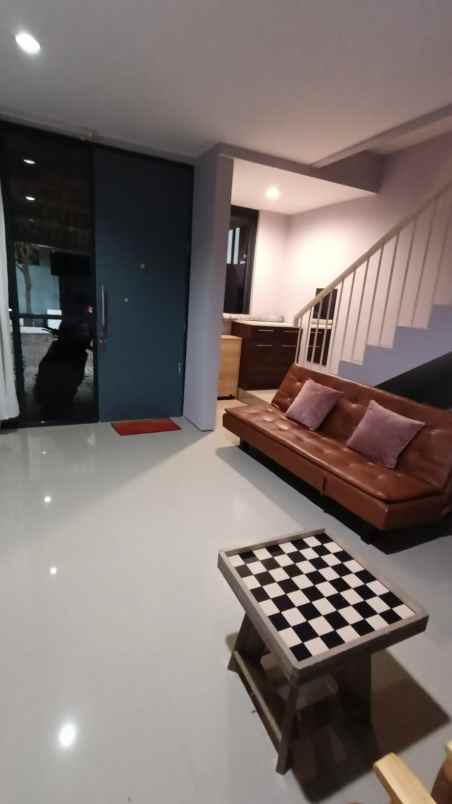 rumah 2 lantai full furnish tinggal bawa koper