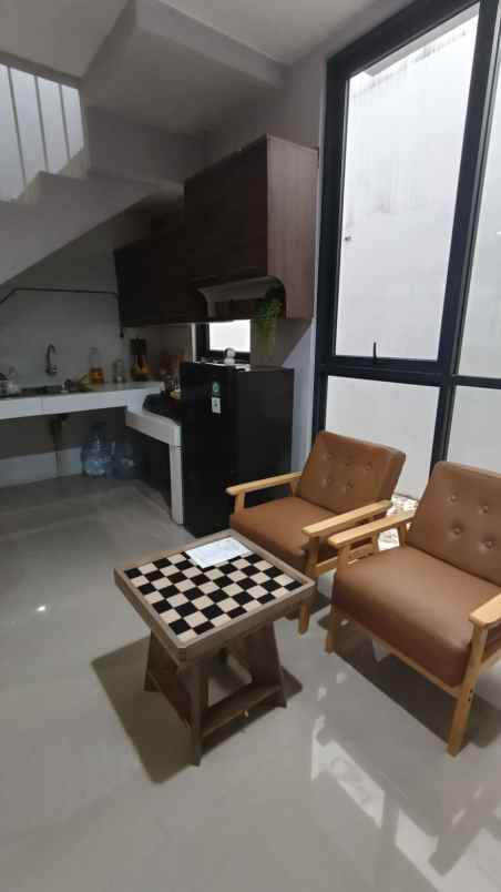 rumah 2 lantai full furnish tinggal bawa koper