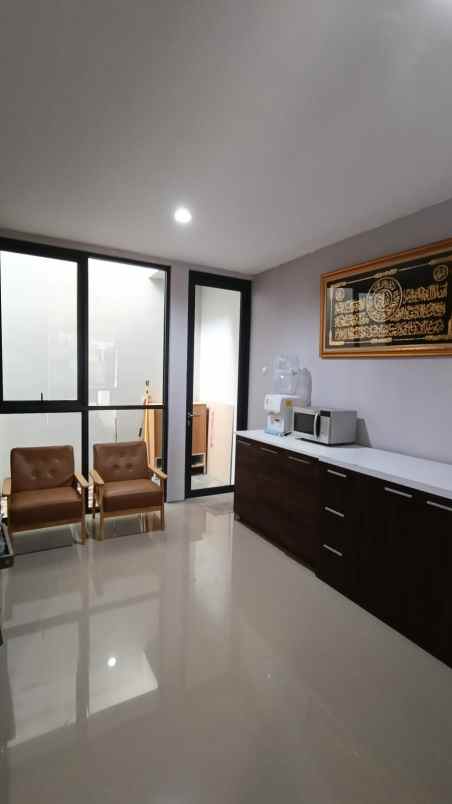 rumah 2 lantai full furnish tinggal bawa koper